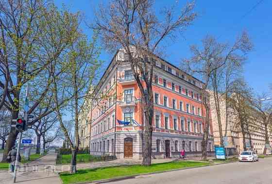 Pārdod trīsistabu dzīvokli klusajā centrā - krustojumā ar Elizabetes un Ausekļa ielu -renovētā māja, Rīga
