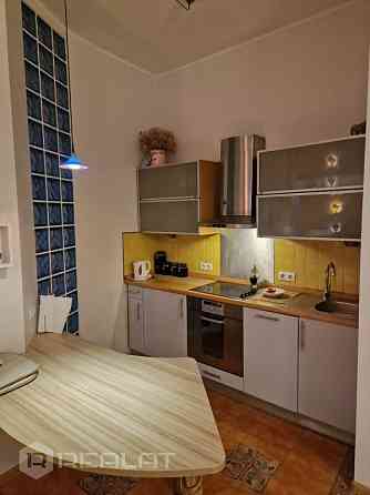 Pārdod dzīvokli dzīvošanai vai izīrēšanai ar pilnu apdari, bez mēbelēm un bez virtuves, logi vērsti  Rīga