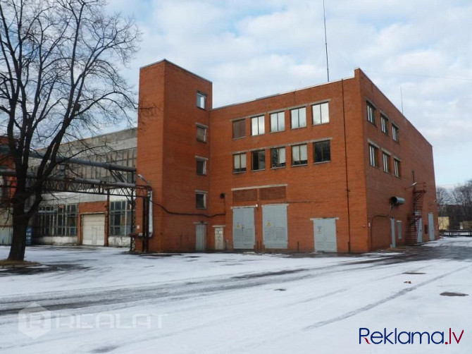 Nomai tiek piedāvātas apkurinātas noliktavas/ražošanas telpas 1403 m2 platībā. Telpās ir Rīga - foto 7