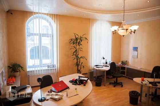 Tiek iznomātas telpas biznesa centrā, piemērotas ražošanai vai noliktavi, blakus atrodas ofisu telpa Rīga