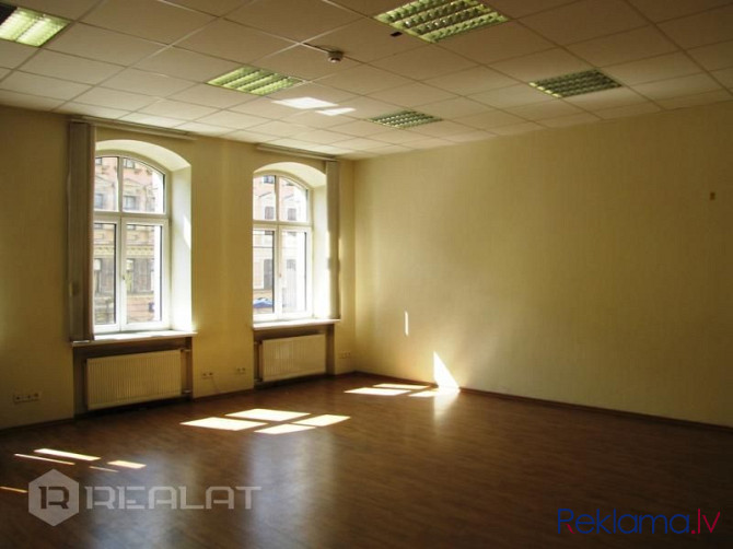 Iznomā ēdināšanas telpas biroju kompleksa 1. stāvā  + Kopējā platība 197.7 m2.  + Telpas Rīga - foto 1