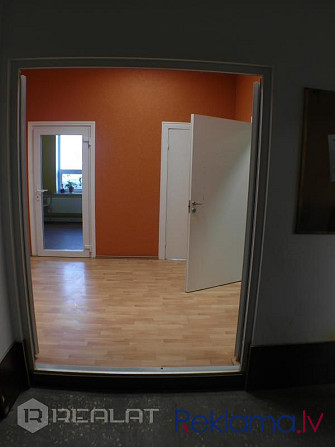 Izīrē pa dienām pilnībā aprīkotu dzīvokli renovētā namā, blakus centram, vien 1.5km Rīga - foto 3