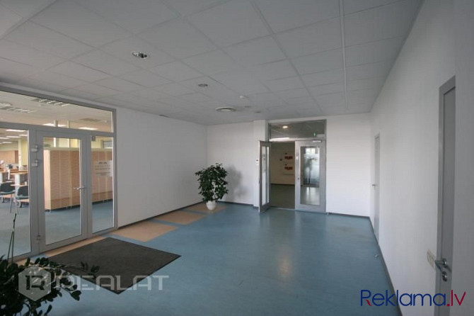 559.1 m2 atvērtā plānojuma biroja ar 8 atsevišķām telpām, pārrunu telpu, servera telpu, Rīga - foto 11