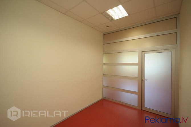 559.1 m2 atvērtā plānojuma biroja ar 8 atsevišķām telpām, pārrunu telpu, servera telpu, Rīga - foto 9