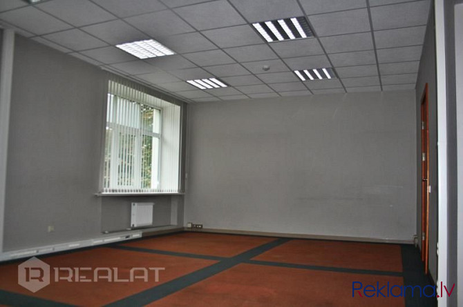 Iznomā gaišas biroja telpas astotajā stāvā.  Kabinetu var apvienot ar blakus esošo kabinetu + Rīga - foto 8