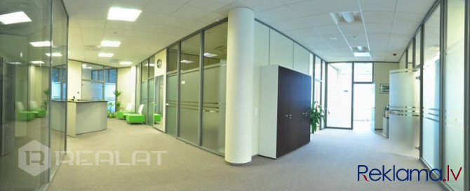Iznomā gaišas biroja telpas astotajā stāvā.  Kabinetu var apvienot ar blakus esošo kabinetu + 24 m2. Рига - изображение 14