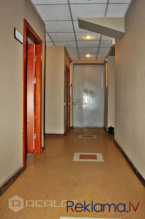 Iznomā gaišas biroja telpas astotajā stāvā.  Kabinetu var apvienot ar blakus esošo kabinetu + 24 m2. Рига - изображение 5