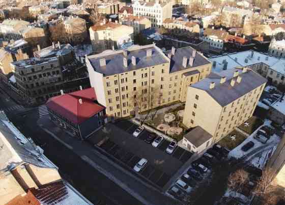 Продается 3x-комнатная квартира без ремонта в реновированном доме. Окна - на южное Rīga