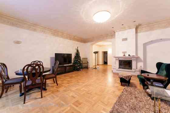 Продаётся трехкомнатная квартира в Старой Риге, рядом с Домской площадью, Rīga
