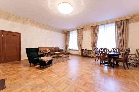 Продаётся трехкомнатная квартира в Старой Риге, рядом с Домской площадью, Rīga