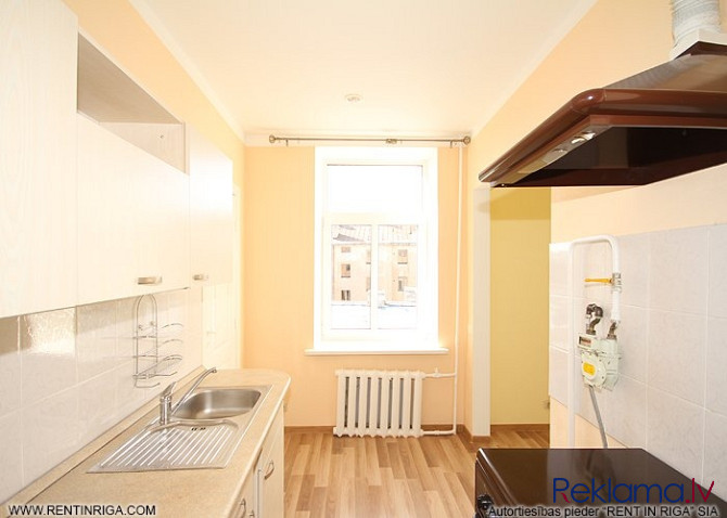 Tiek izīrēts dzīvoklis centrā, dzīvoklis sastāv no 2 istabām, viena ir caurstaigājama otra Rīga - foto 5