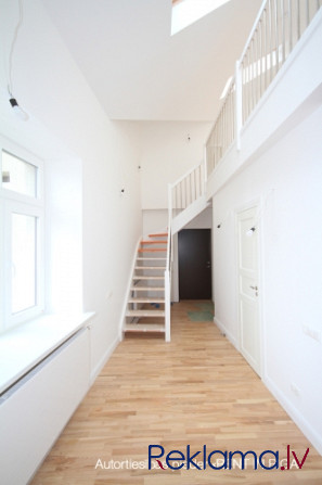 2-stāvīgs mansarda dzīvoklis pilnībā renovētā Jūgendstila Namā!  Jugendstila nami Ernesta Rīga - foto 5