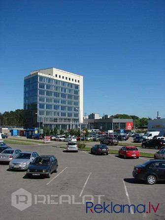 Pārdod telpas veikalam, birojam, salonam, studijai. Lieli vitrīnas logi, pagalamā vieta Rīga - foto 15