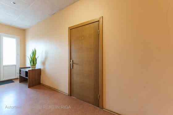 Birojs Torņakalnā 3.stāvs, BEZ lifta.  Plānojums: viena liela telpa. Koplietošanas WC. Papildus maks Рига
