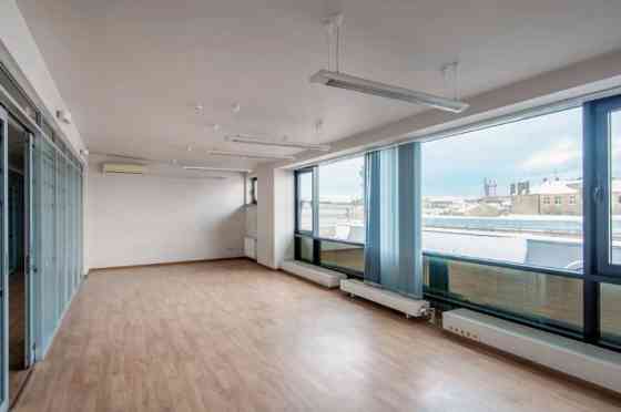 Продается квартира в комплексе Упиша галерея, дом во дворе, 3 этаж, 130,4 м2 + 102.8 m2. Rīga