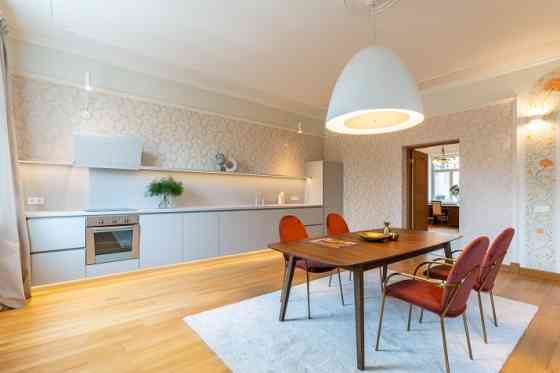 Предлагаем в долгосрочную аренду просторную трехкомнатную квартиру в Рига