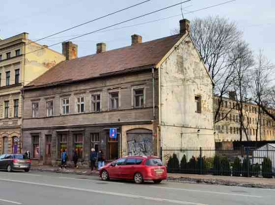 Продаётся многоквартирный деревянный дом на улице Бривибас.  В здании находятся: Rīga