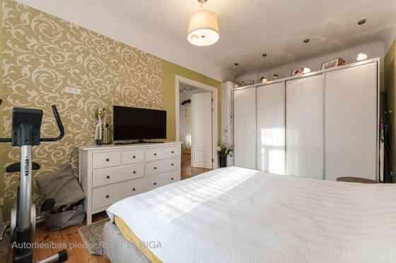 Продается уютная 3-комнатная квартира с парковочным местом в центре Риги.  В 2009 Рига