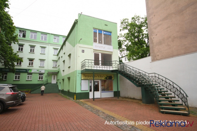 Kompakta izmēra biroja telpa sakoptā īpašumā, 3 stāvā.  Renovēta biroju ēka ar bruģētu Rīga - foto 6
