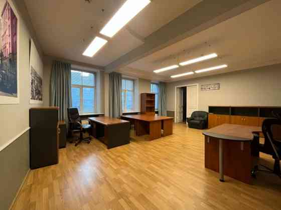Предлагаем в аренду офис, объединённый с квартирой в центре города. + состоит из 2 Рига