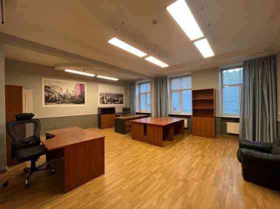 Предлагаем в аренду офис, объединённый с квартирой в центре города. + состоит из 2 Rīga