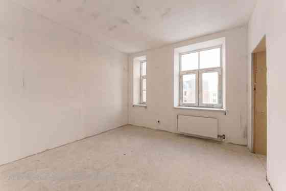 Предлагается к покупке 2-комнатная квартира в реновированном доме в самом центре Рига