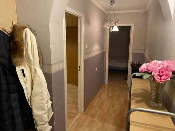 Продается 2-х комнатная квартира с лоджией. Обе комнаты изолированные, туалет Rīga