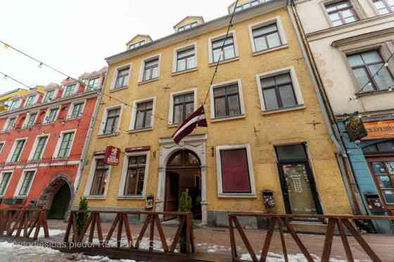 Недвижимость в Старом городе.  На первом этаже находятся коммерческие помещения Rīga