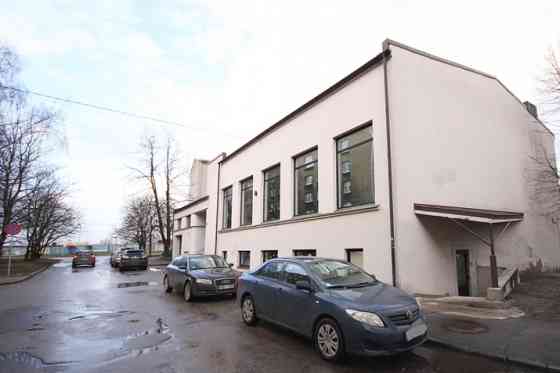 Продаётся общественное здание, бывший магазин.  В настоящее время в здании Rīga
