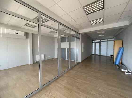 Biroja telpas Pļavniekos, jaunā biroju noliktavu kompleksā, 2. stāvā.  Platība sastāv no divām izolē Rīga