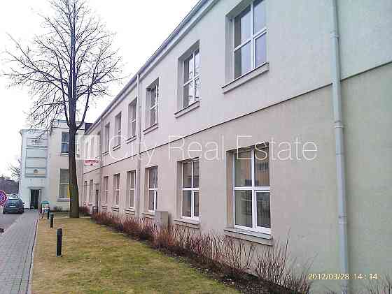 Земля в собственности, здание во дворе, межэтажные железобетонные перекрытия, Rīgas rajons