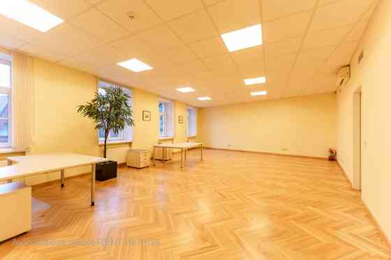 Сдаются в аренду элегантные и престижные офисные помещения расположены почти Rīga