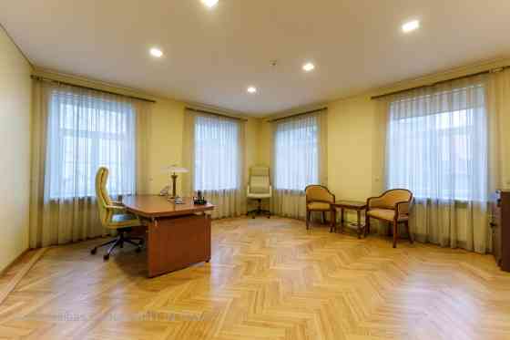 Сдаются в аренду элегантные и престижные офисные помещения расположены почти Rīga