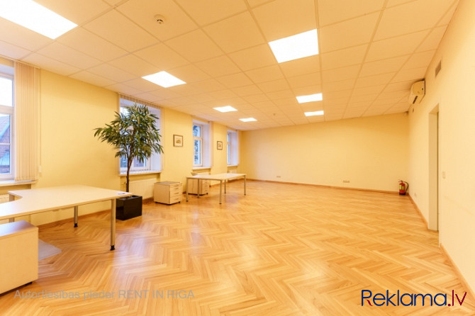 Tiek iznomātas elegantas un reprezentablas biroja telpas ārkārtīgi skaistā, vēsturiskā Rīga - foto 2
