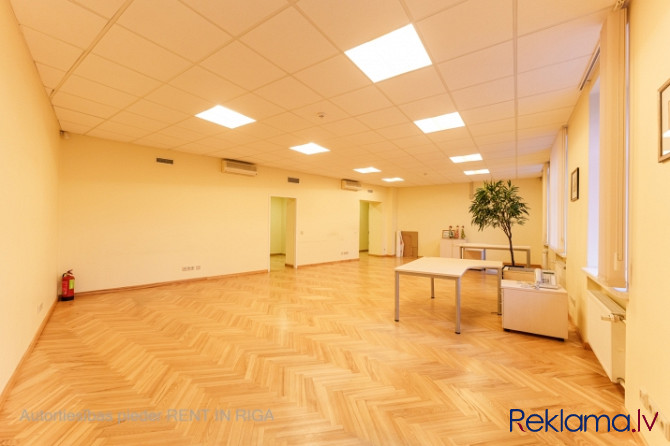 Tiek iznomātas elegantas un reprezentablas biroja telpas ārkārtīgi skaistā, vēsturiskā Rīga - foto 1