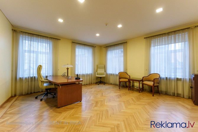 Tiek iznomātas elegantas un reprezentablas biroja telpas ārkārtīgi skaistā, vēsturiskā Rīga - foto 10