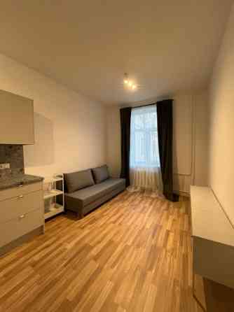 Izīrē 2-istabu dzīvokli, 45.9 m2 platībā Skolas ielā 13, Rīgā.  Dzīvokļa plānojums sastāv no 1 izolē Rīga