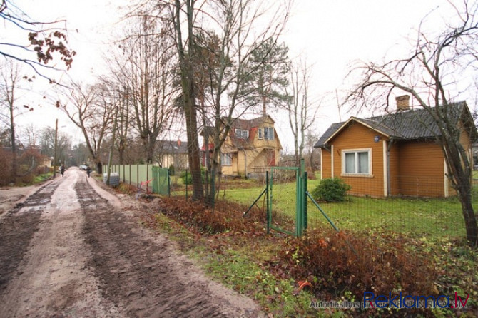 A large plot of land with an area of 2175m2 in a residential area in Melluži. 7 minutes on foot to t Юрмала - изображение 4