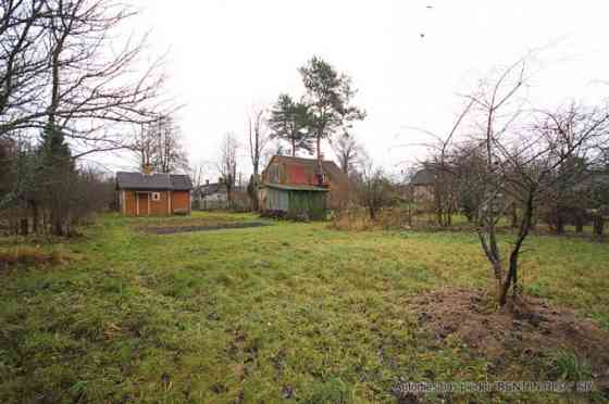 A large plot of land with an area of 2175m2 in a residential area in Melluži. 7 minutes on foot to t Jūrmala