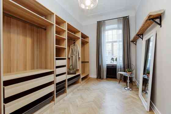С 21 мая предлагается в аренду красивая, просторная квартира в центре Риги.  - 145 m2  - Rīga