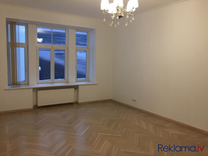 An offer for lovers of classic values - a spacious apartment in a renovated historic house in the ce Рига - изображение 5