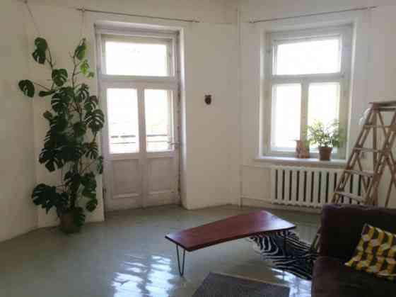 Сдаётся немебелированная 3-х комнатная квартира с балконом в Риге.  Квартира Rīga