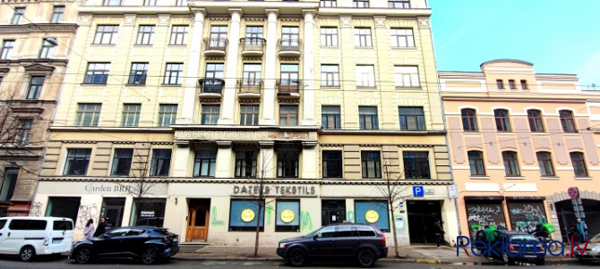 Tiek pārdotas lieliskas komerctelpas Rīgas centrā, vēsturiskas ēkas pirmajā stāvā. 6 stāvu Rīga - foto 12