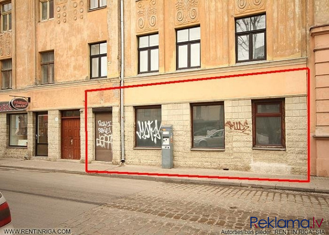 Veikala telpas Dzirnavu un P.Brieža ielu krustojumā.   Fasādes māja, trīs skatlogi + ieejas durvis a Рига - изображение 2