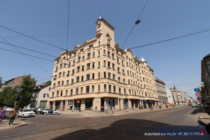 В отремонтированном здании в стиле Югендстиль, светлая и уютная квартира в Рига - изображение 2