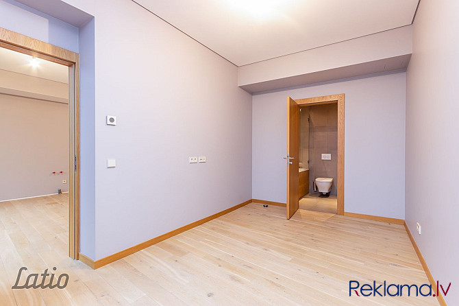 Tiek pārdots ekskluzīvs 3 istabu dzīvoklis ar pilnu iekšējo apdari un lielisku 100m2 lielu Rīga - foto 1