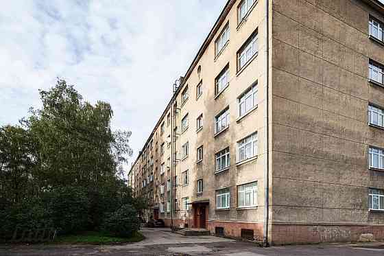 Ilgtermiņa īrei tiek piedāvāts kvalitatīvs trīsistabu dzīvoklis Krasta ielas un Latgales  ielas apka Rīga