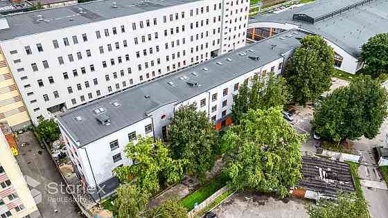 Nomai tiek piedāvātas 392 m2 plašas biroja telpas ar skatu uz Daugavu. Birojs atrodas ēkas 3. stāvā. Rīga