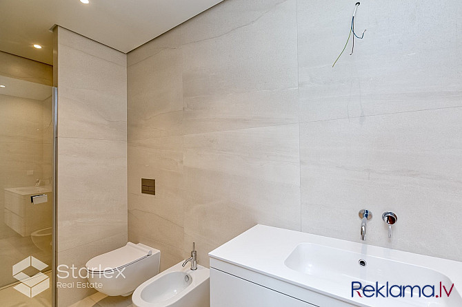 Tiek pārdots 3 istabu dzīvoklis ar kvalitatīvu pilnu iekšējo apdari un pabeigtu vannas istabu Rīga - foto 17