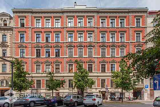 Iznomā biroju divos līmeņos ar plašu privāto terasi Mārupē.  Kopēja platība 482 m2  Birojs izvietots Малпилская вол.